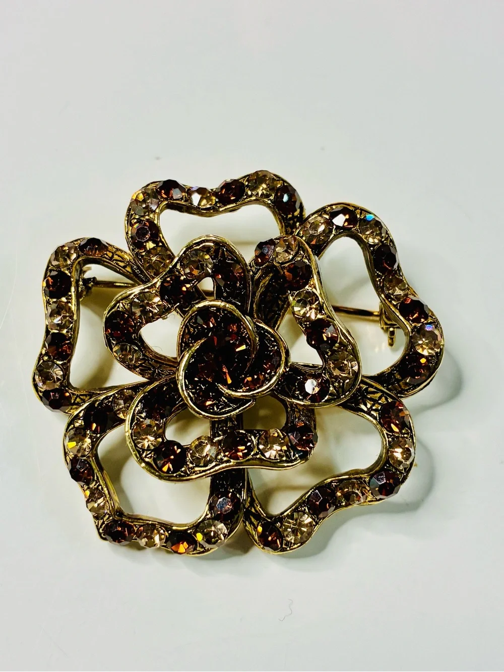 VTG Gold-Tone Mocha Mousse Brown Crystal Floral Brooch Effortless Elegant EUC